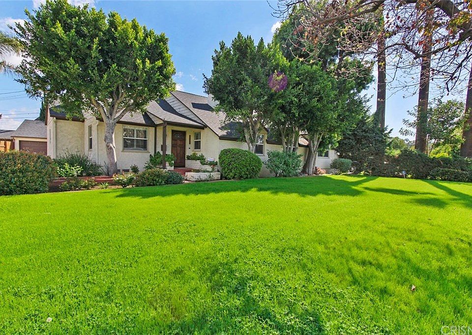 1st image of 13750 La Maida St