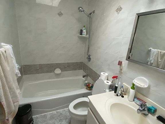 3rd image of 285 Bay 11th St #2