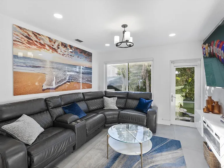 9232 Harding Ave — Photo 7