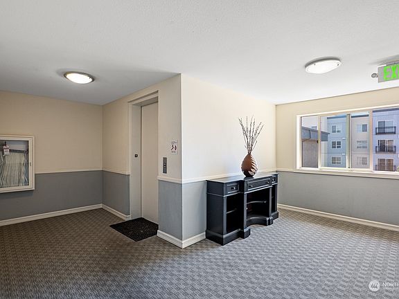 5th image of 14300 32nd Avenue NE #404