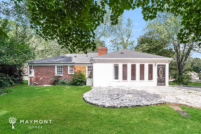 661 N Peace Haven Rd — Photo 3
