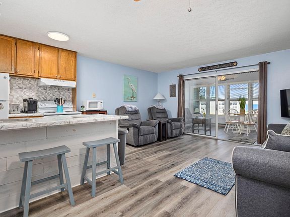 2nd image of 204 W Lakeshore Dr APT E