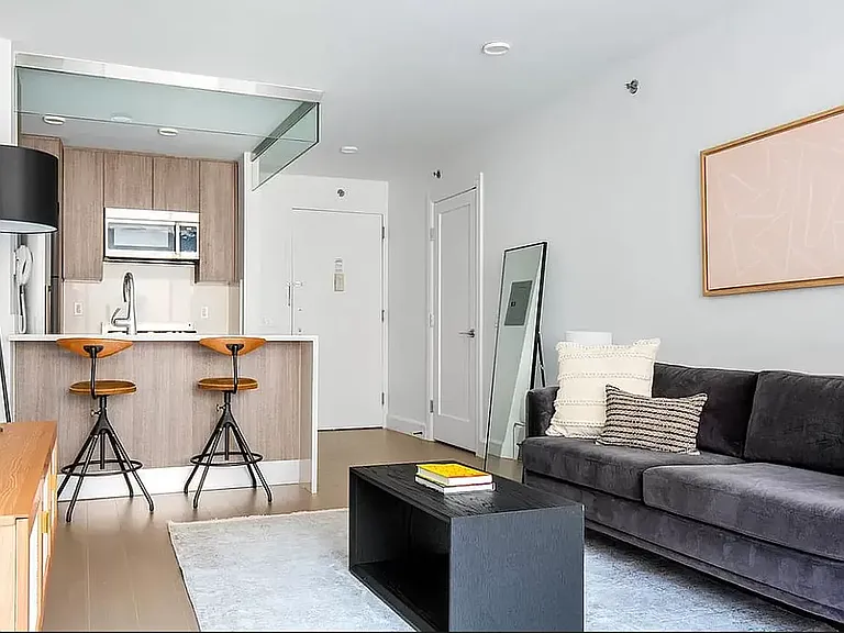 311 W 50th St #6B — Photo 3