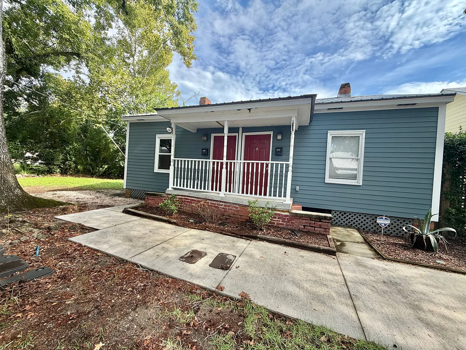 2 bedroom 1 bathroom renovated E Duffy — Photo 1