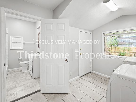 5th image of 3053 Gilmore St