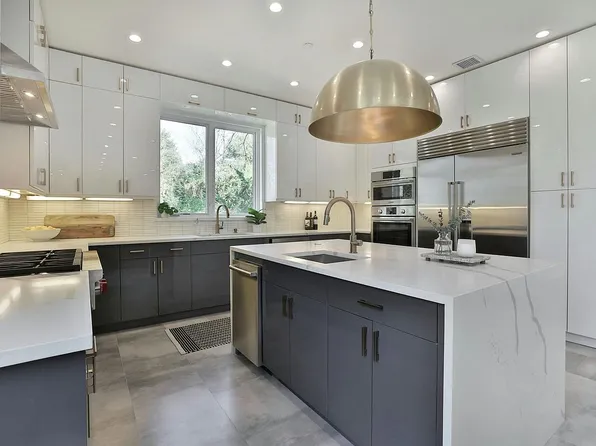 15 Delafield Way, Bronx, NY 10471