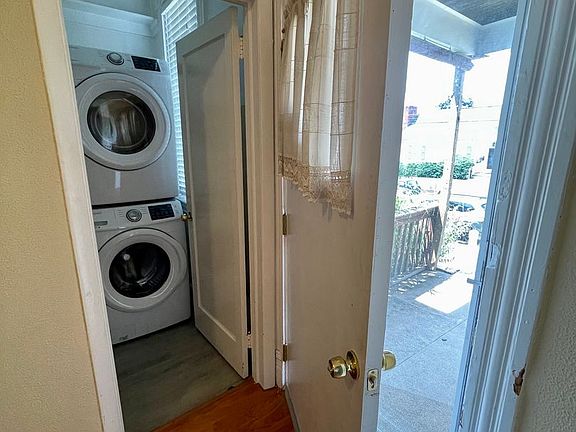 4th image of 727 3rd Ave APT A