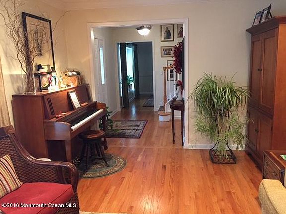 3rd image of 126 Stone Hedge Dr