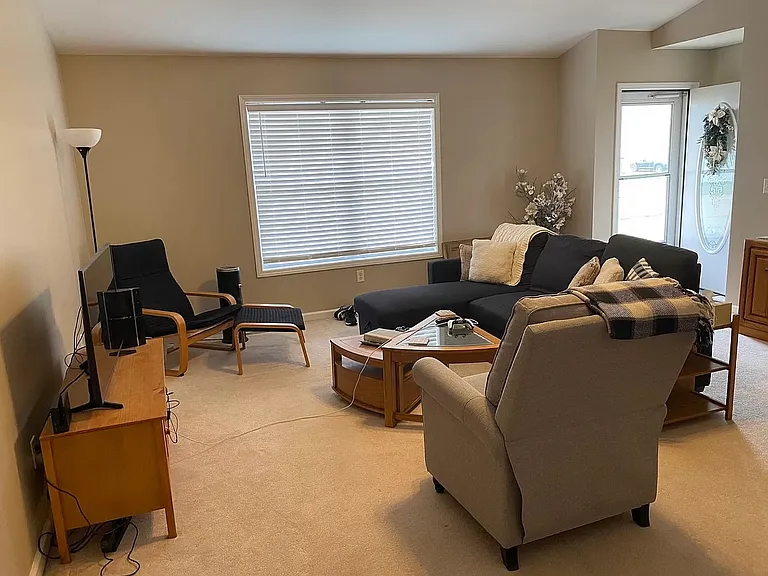 810 Cyndy Ln — Photo 9
