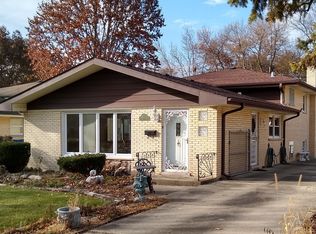 218 S Mount Prospect Rd, Mount Prospect, IL 60056