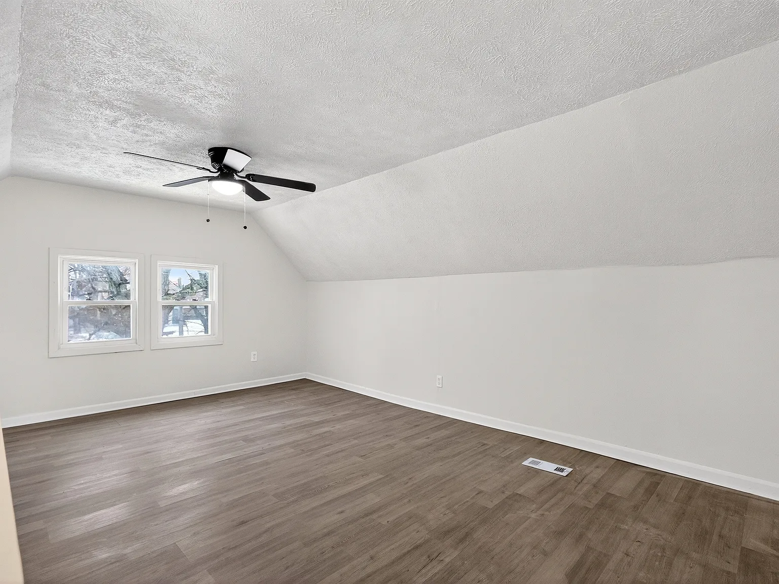 3 bed, 1050 sqft, $1,100 — Photo 3