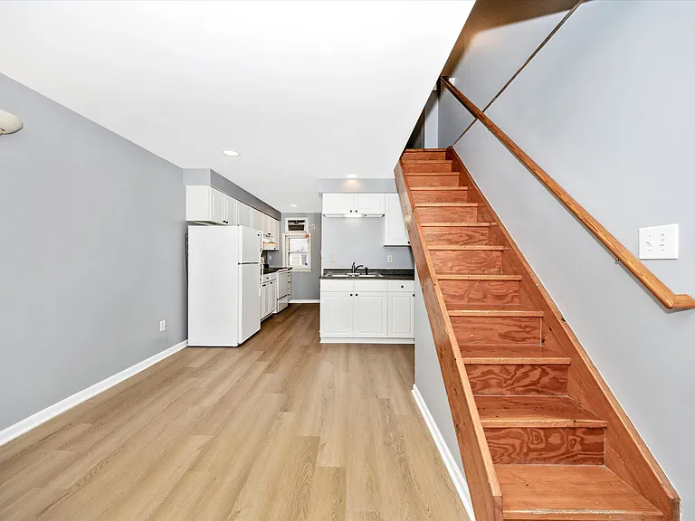 700 Motter Ave #B — Photo 6