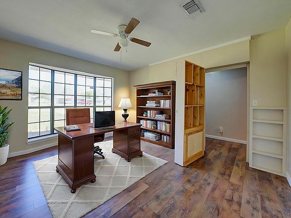5th image of 508 E Fannin St