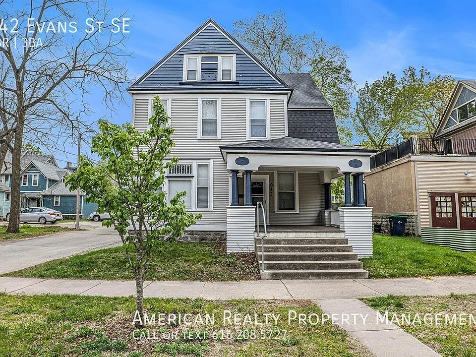 642 Evans St SE