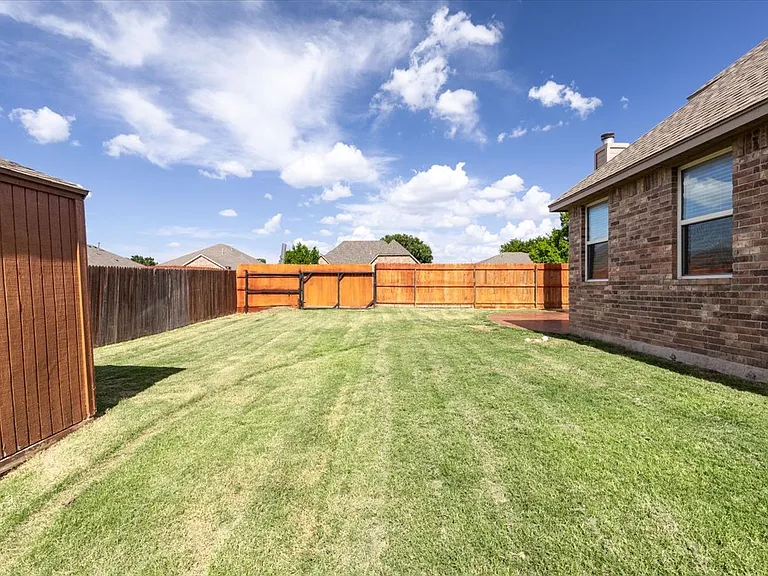 5701 NW Lady Marna Ave — Photo 21