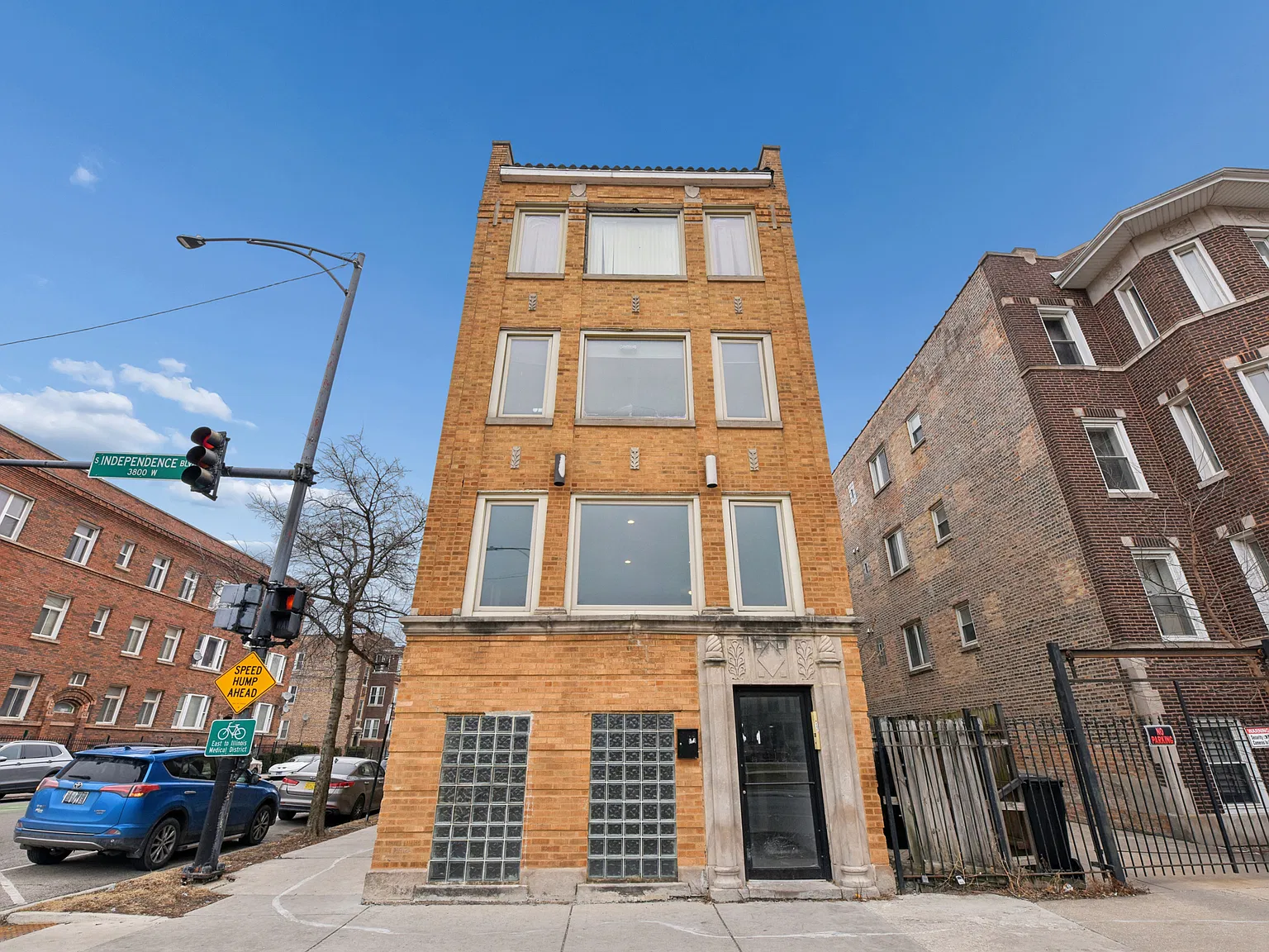 2 bed, 1000 sqft, $1,500 — Photo 1