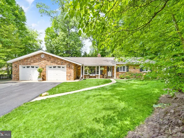12410 Castner Ct, Fairfax, VA 22030