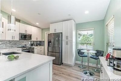 3 bed, 2.0 bath, 1249 sqft, $1,720 — Photo 4