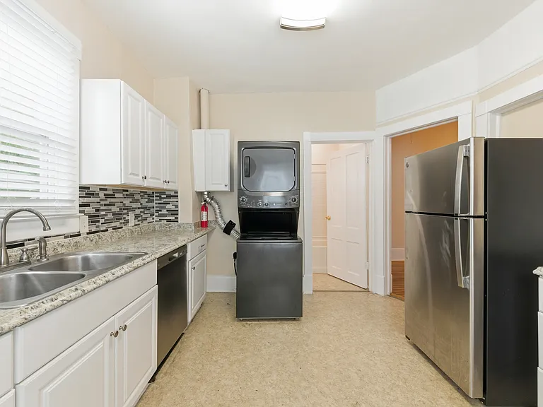 2303B N Abercorn St #B — Photo 6