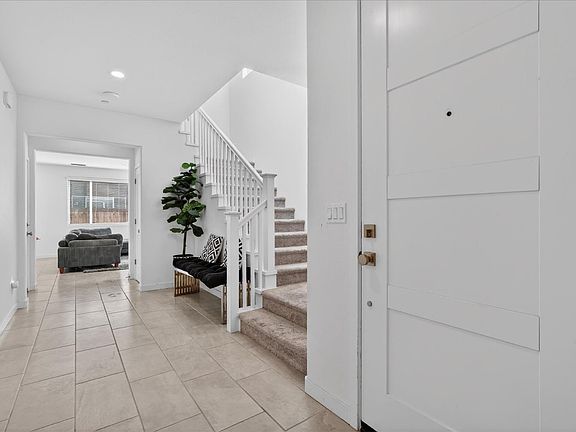 4th image of 824 Katelyn Ave