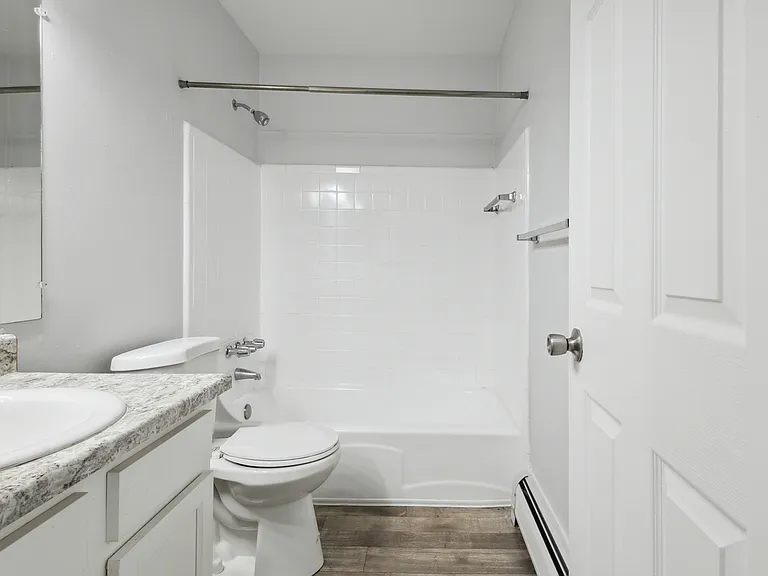 Fox Pointe Apartments — Photo 19