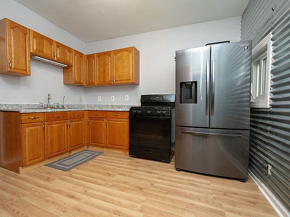 4th image of 321 S Mather St