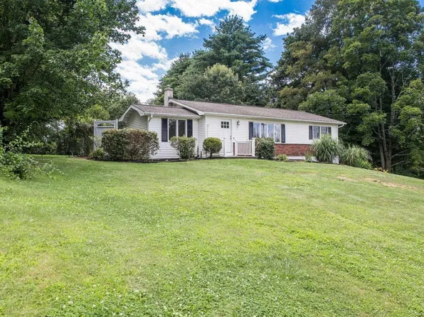 18 HORSESHOE DRIVE Drive, Poughkeepsie, NY 12603