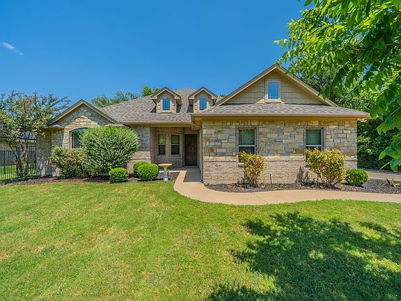 2nd image of 1812 Rockview Dr
