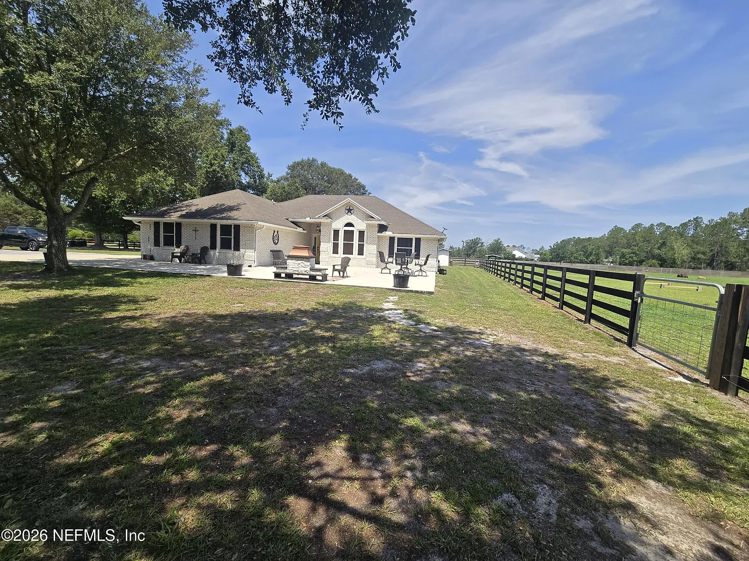 3 bed, 2.0 bath, 1874 sqft, $2,975 — Photo 2