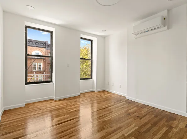 290 5th Avenue image 1 of 5