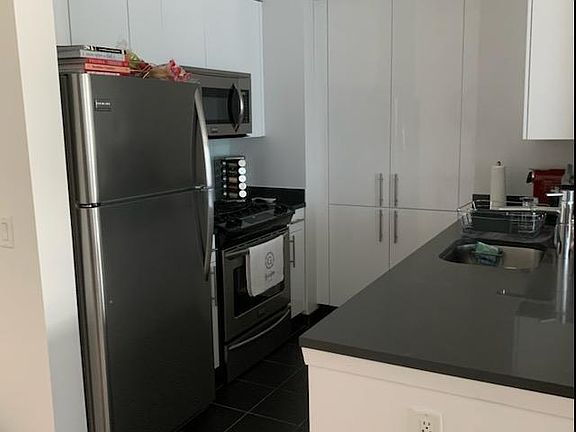 3rd image of 4610 Center Blvd APT 615