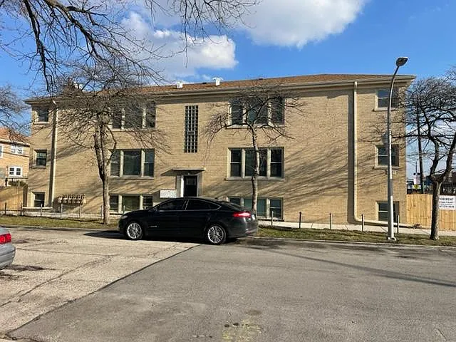 2 bed, 800 sqft, $1,900 — Photo 1