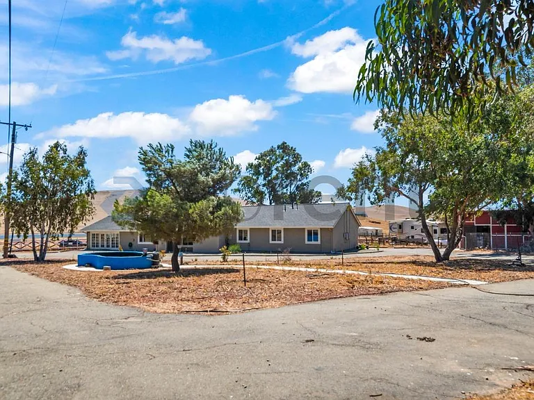 3966 Dyer Rd — Photo 4