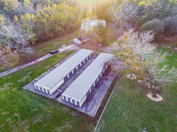 1609 Lakeland Dr, Liberty, TX 77575