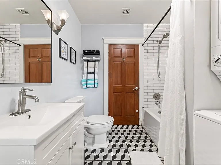 736 N Redonde Ave — Photo 20