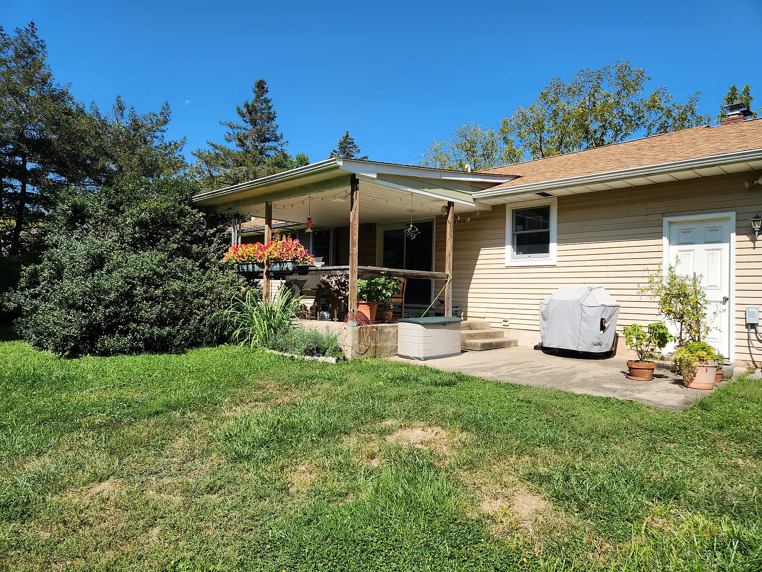 18 Ealer Hill Rd — Photo 2