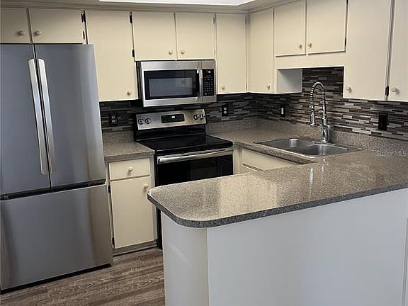 5th image of 143 Windtree Ln Building R