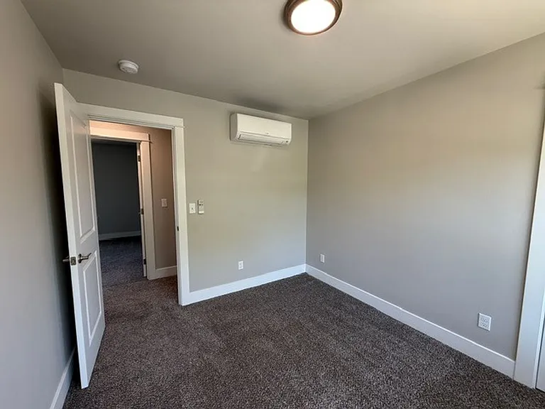 240 NE College Ave — Photo 11