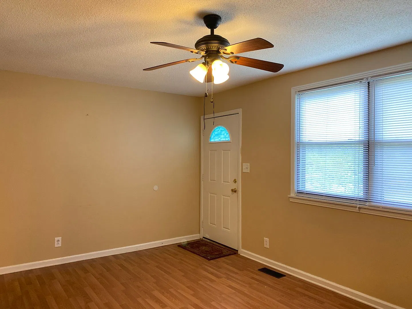 Cute Rental! 3 Bed 1 Bath off Dover Rd. — Photo 3