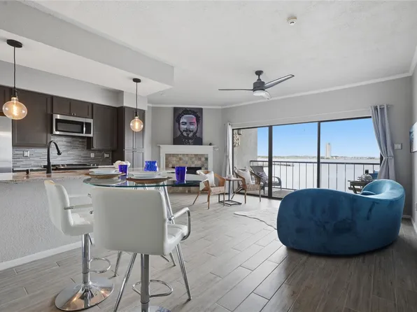 351 Lakeside Ln APT 204, Houston, TX 77058