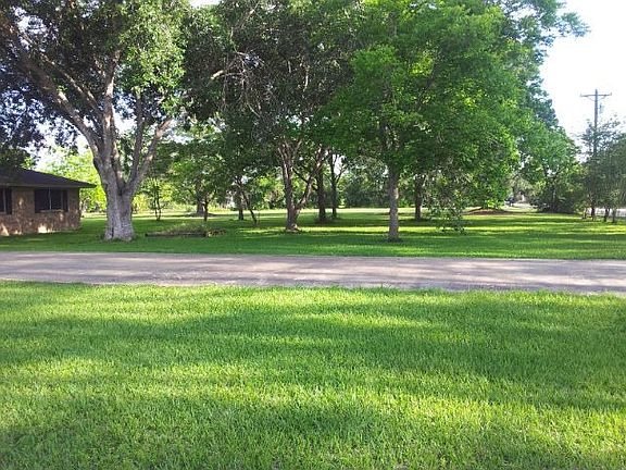 Lots of shade trees.