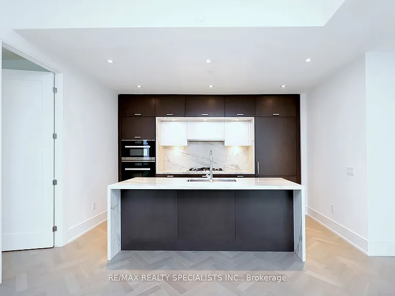 455 Wellington St W #704 — Photo 11