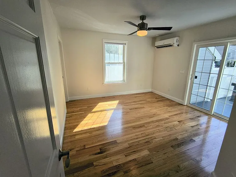 14 York St #2 BR — Photo 16
