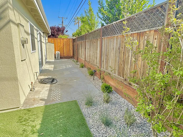 1986 Coastland Ave — Photo 21
