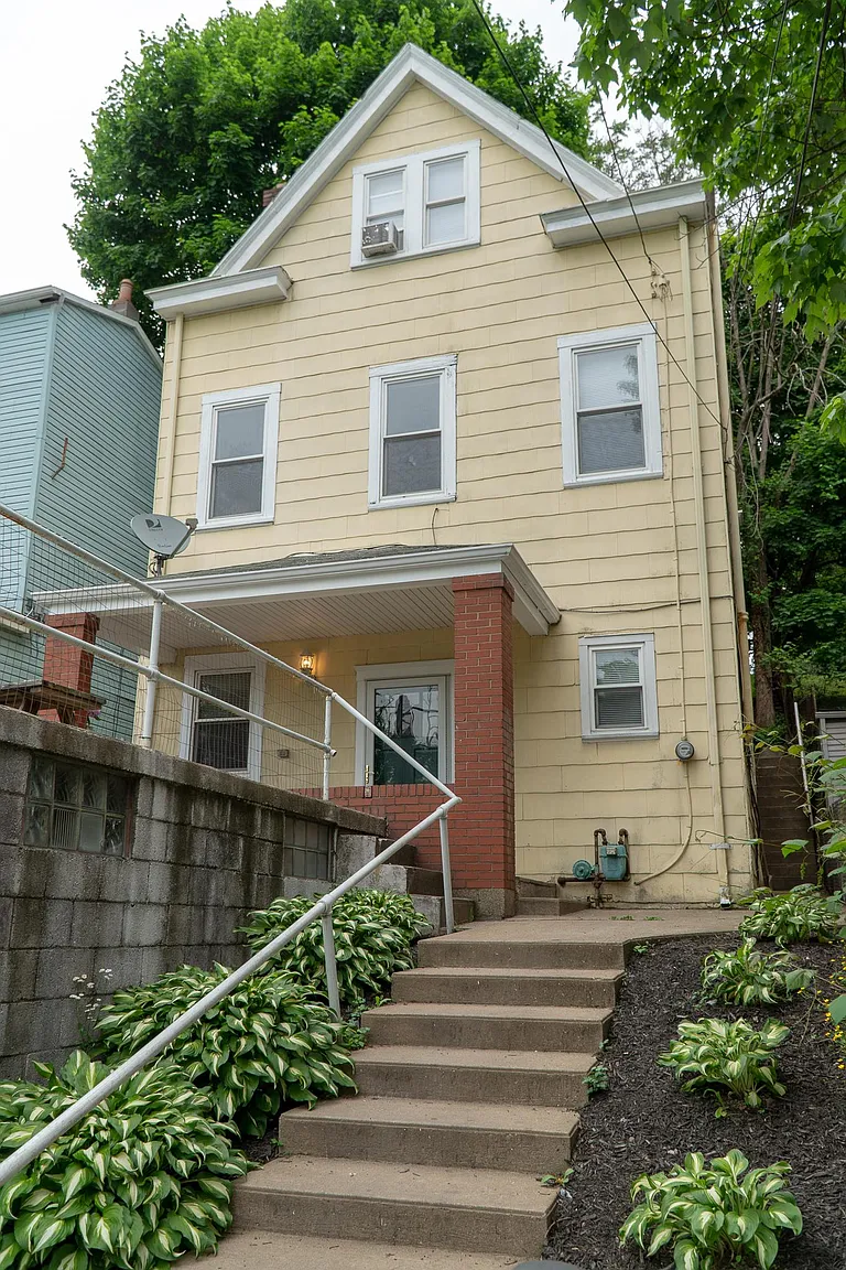 2748 Mount Troy Rd photo 1