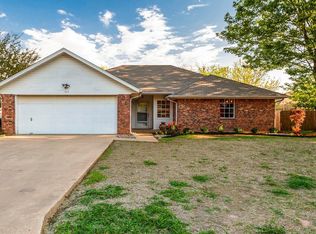 613 Martin St, Bonham, TX 75418
