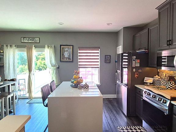 4th image of 70 Village Green Ln