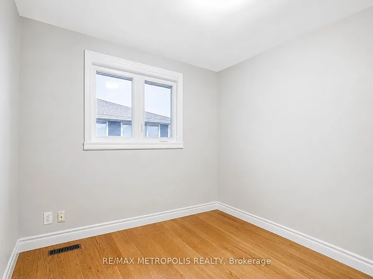 1098 Cedar St — Photo 17