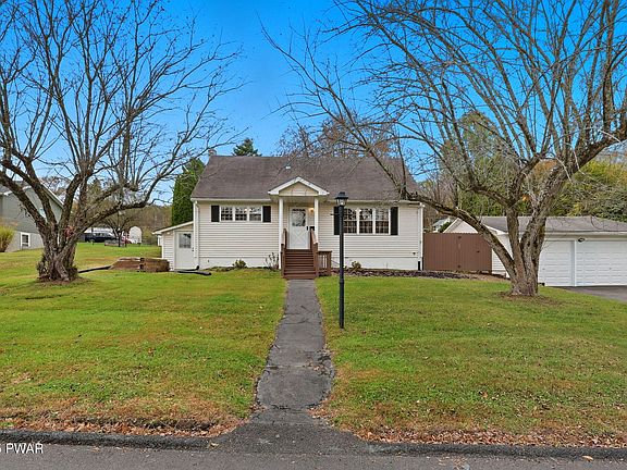 2nd image of 4 Crestmont Dr