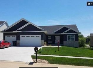 4121 Paradise Ct NW, Cedar Rapids, IA 52405